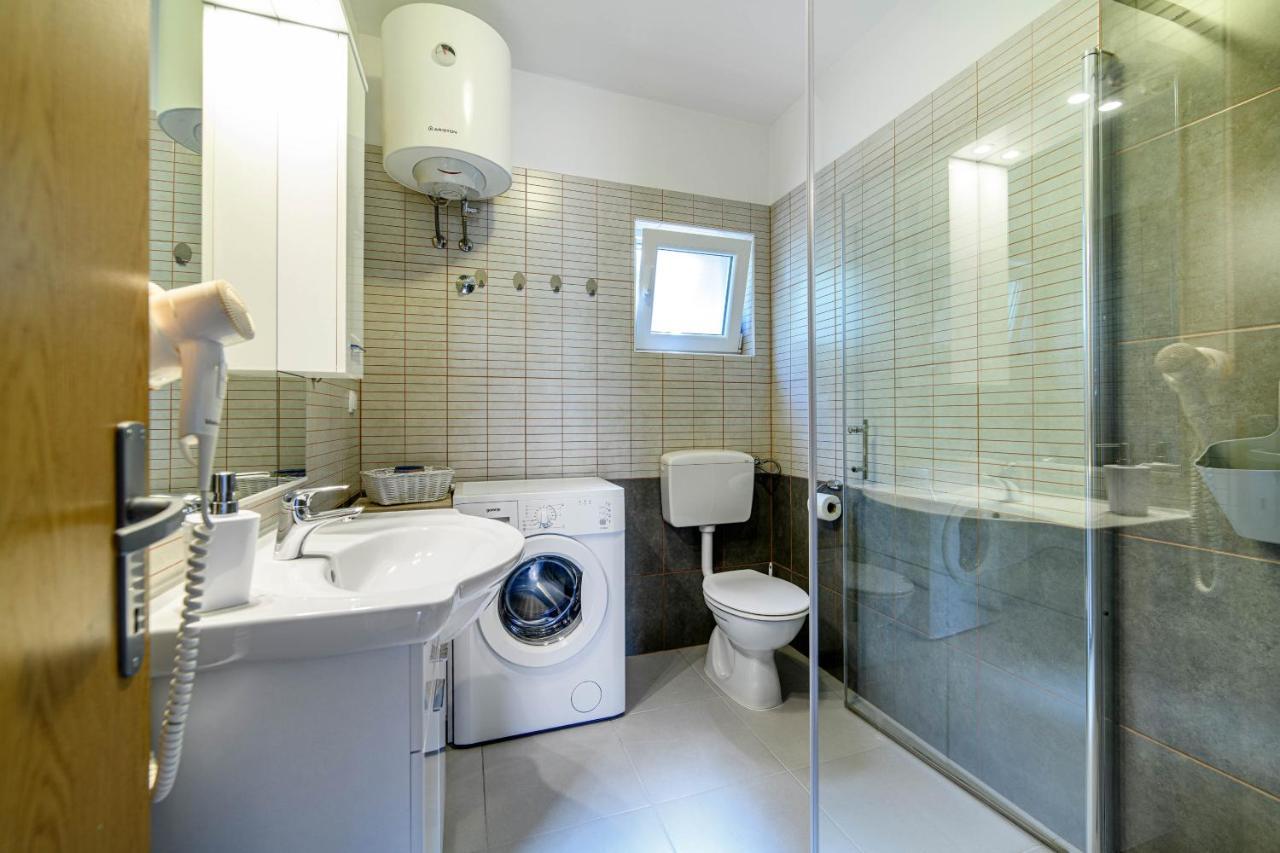 Apartments Kardum ชิเบนิก ภายนอก รูปภาพ